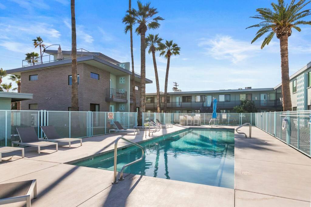 Micro Studio With Balcony & Pool View - Walk To Ot Scottsdale Kültér fotó